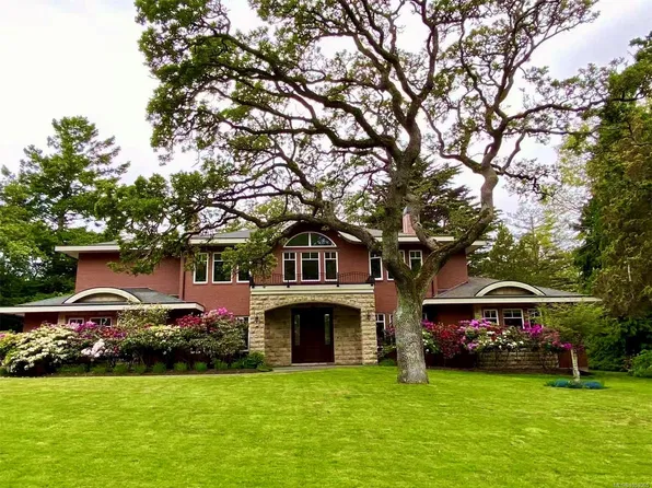 3280 Ripon Rd, Oak Bay, BC V8R 6G7