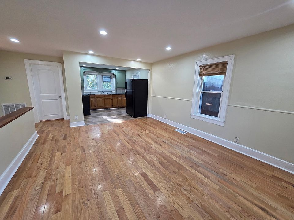 2nd image of 530 Broad St #1