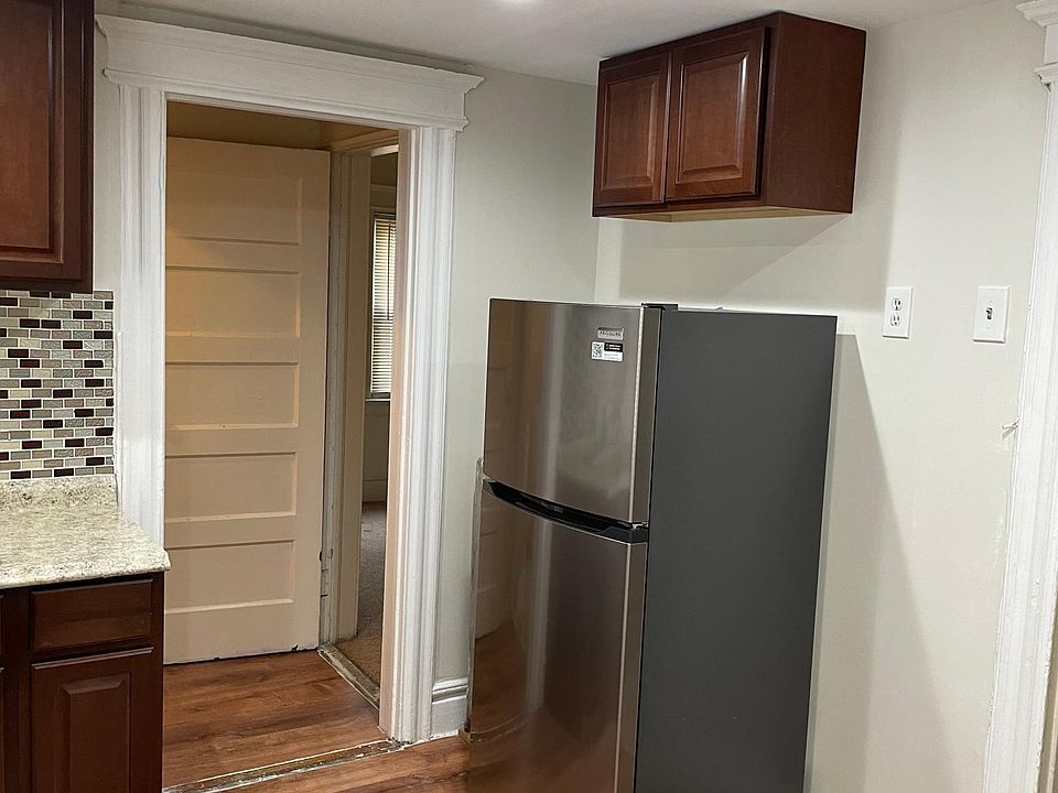 2nd image of 243 Osborne Ter