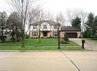 2440 Wendling Dr, Akron, OH 44333