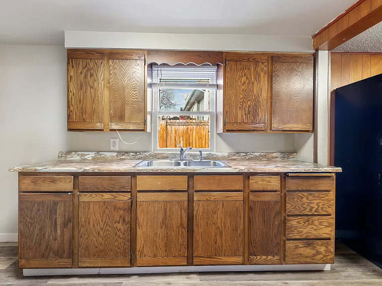 545 Madison St — Photo 11
