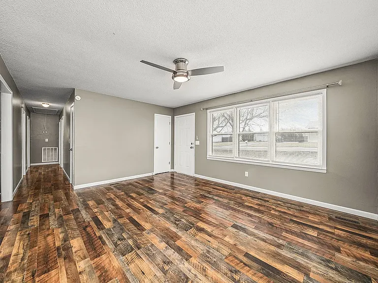 63 Grandview Dr — Photo 1