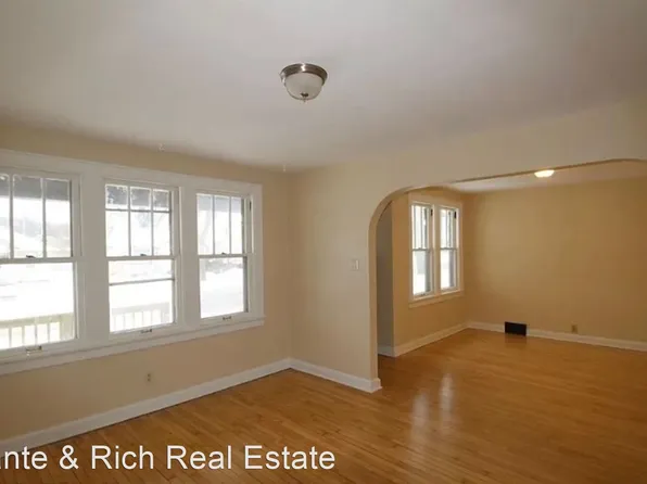 2902 E Van Norman Ave, Saint Francis, WI 53235