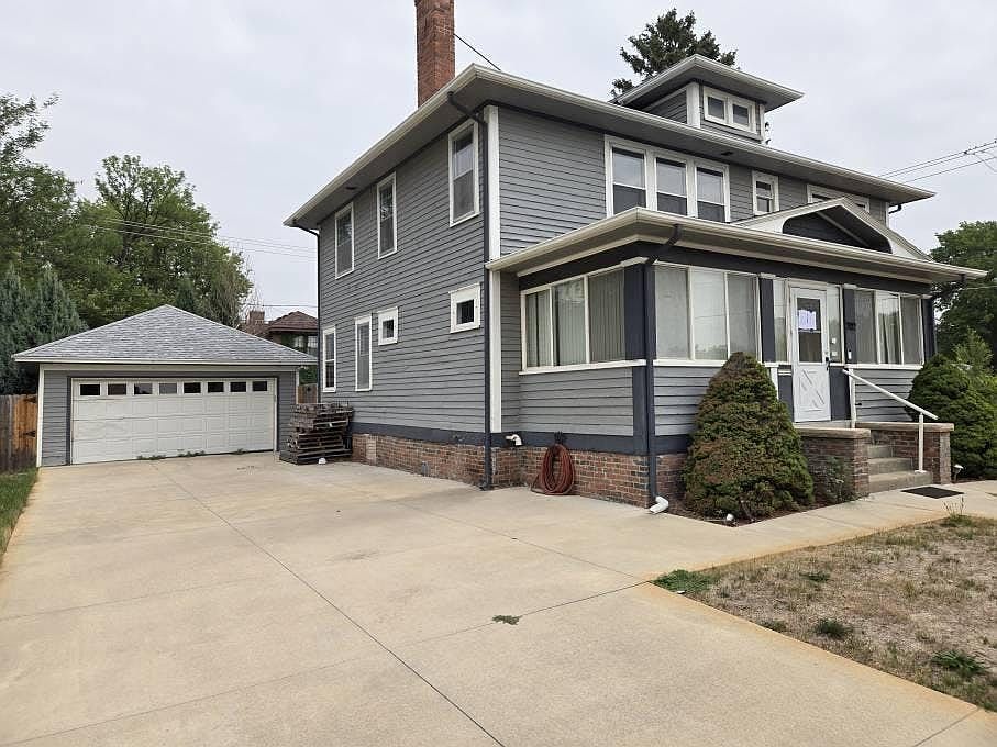 1st image of 202 Beattie St