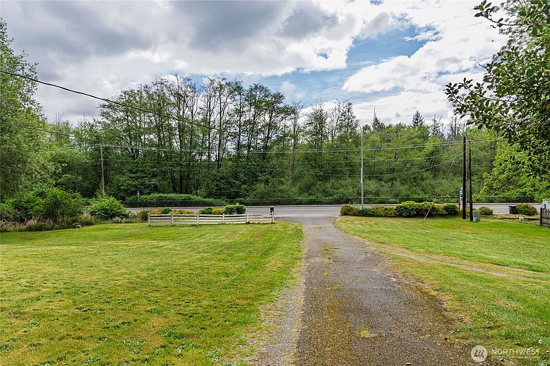 3rd image of 20853 Viking Avenue NW