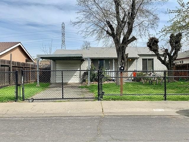 1st image of 3944 Lily St