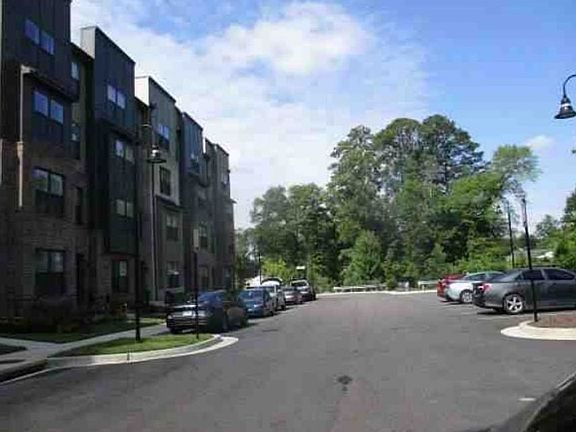 Exterior Neighborhood (street photo)
