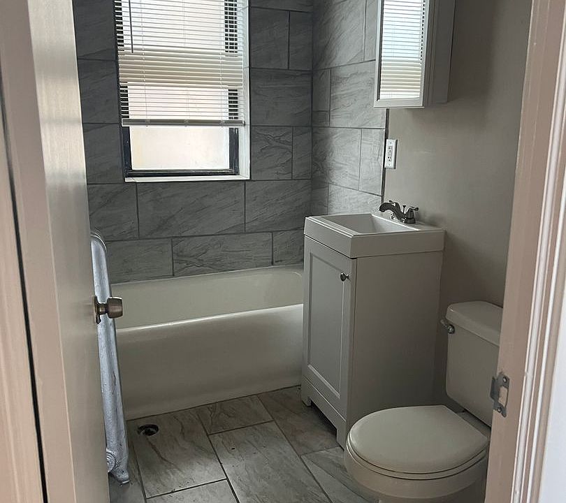 1st image of 6920 S Oglesby Ave #6922-2223
