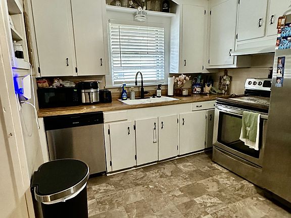 2nd image of 104 Fair St