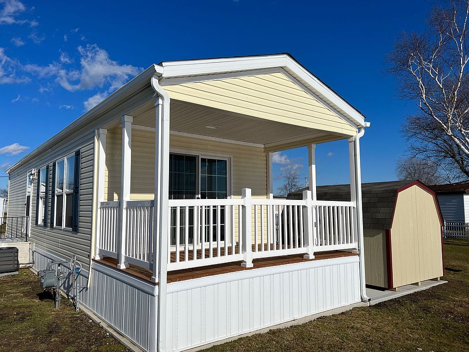 Exterior Image-5-Sugarcreek Express Prmier 427E Pikewood Manor