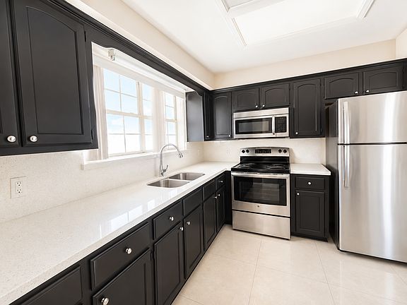 4th image of 3001 Ashley Pl #3027