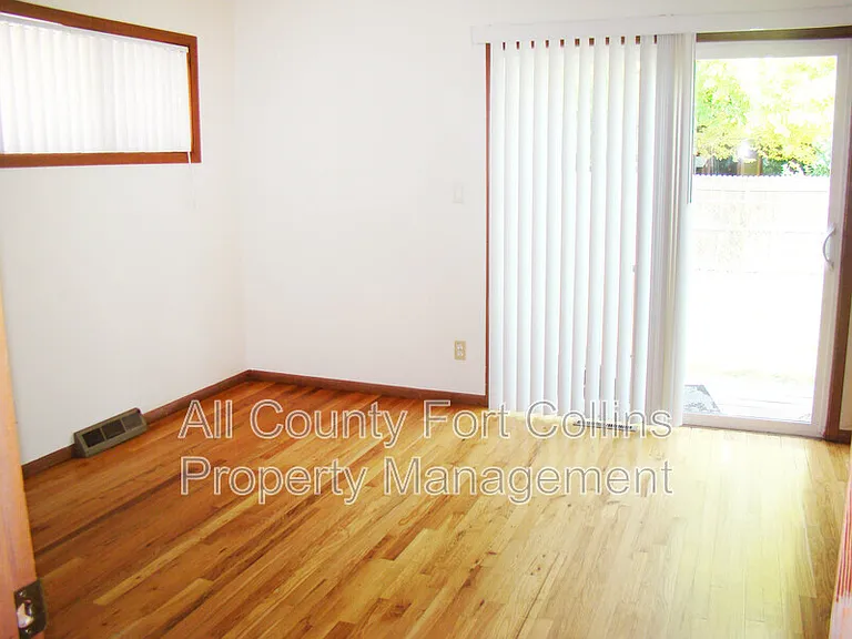 1208 Baker St — Photo 7