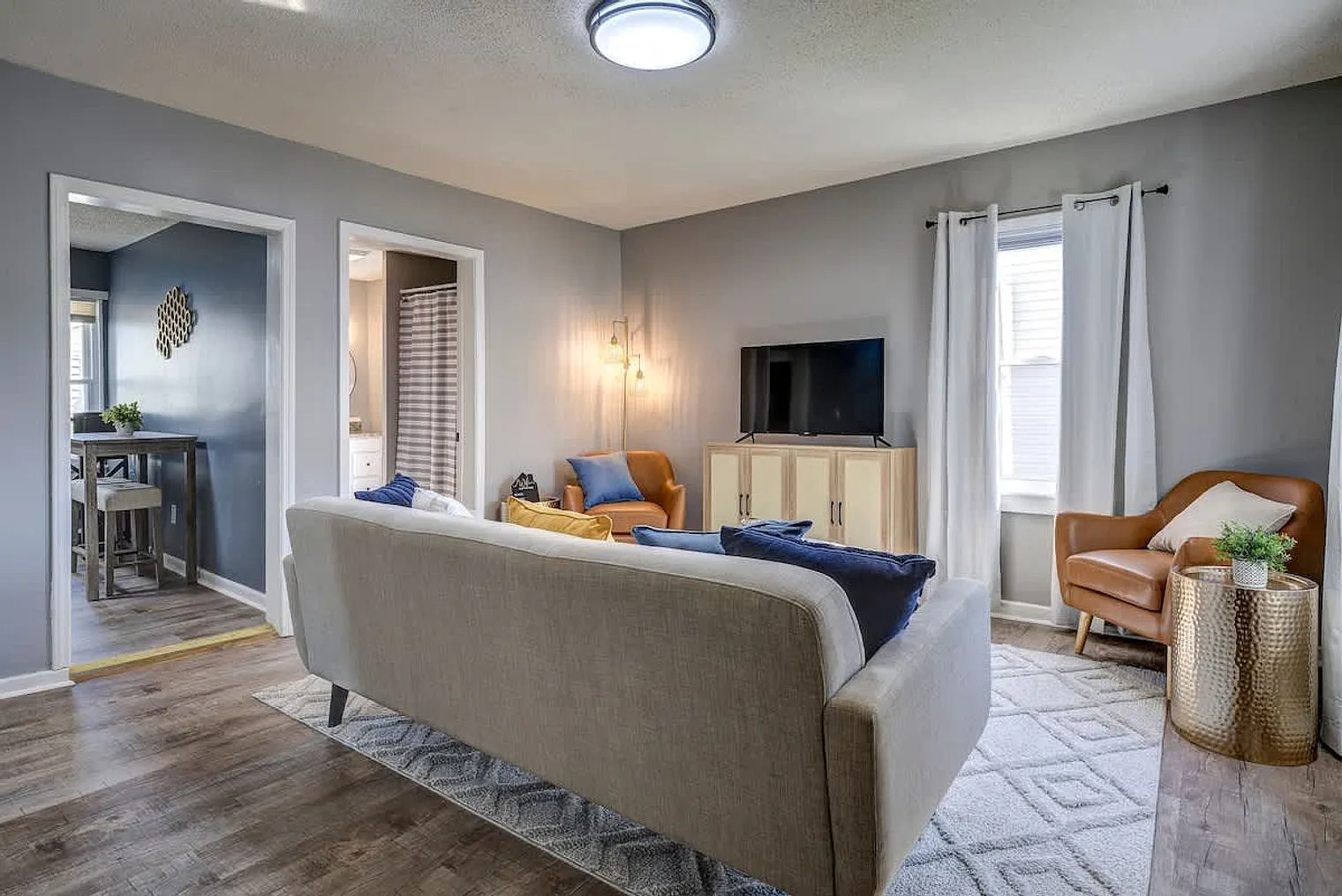 2 bed, 1.0 bath, 925 sqft, $4,025 — Photo 1