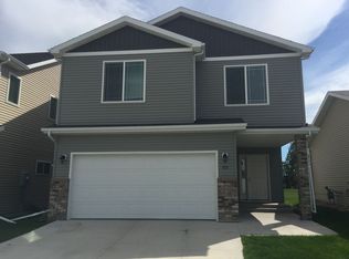 505 Foxtail Dr, West Fargo, ND 58078