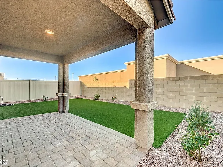 1624 Desert Path Ave — Photo 4