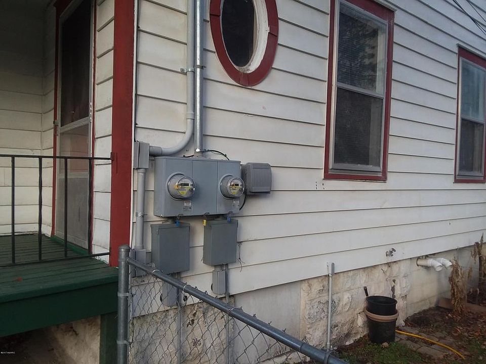 2nd image of 711 E Stockbridge Ave
