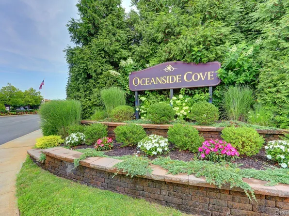 100 Daly Blvd APT 2803, Oceanside, NY 11572