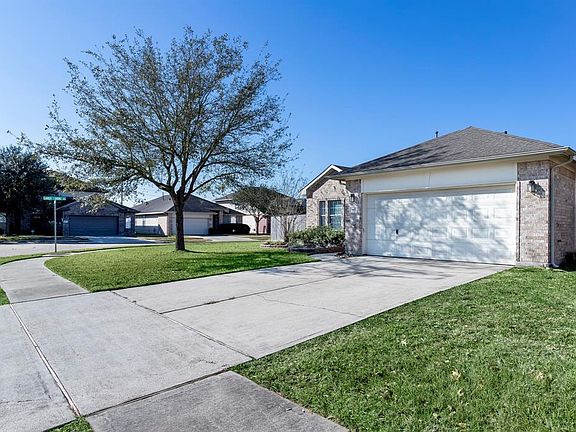 3rd image of 7807 Meandering Oak Ln