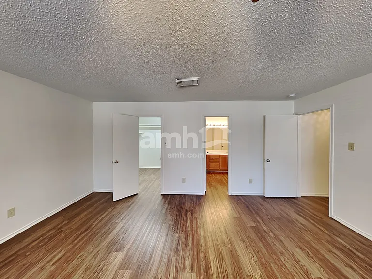 8135 Chestnut Manor Dr — Photo 9
