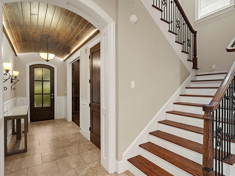 6806 Heron Dr — Photo 8