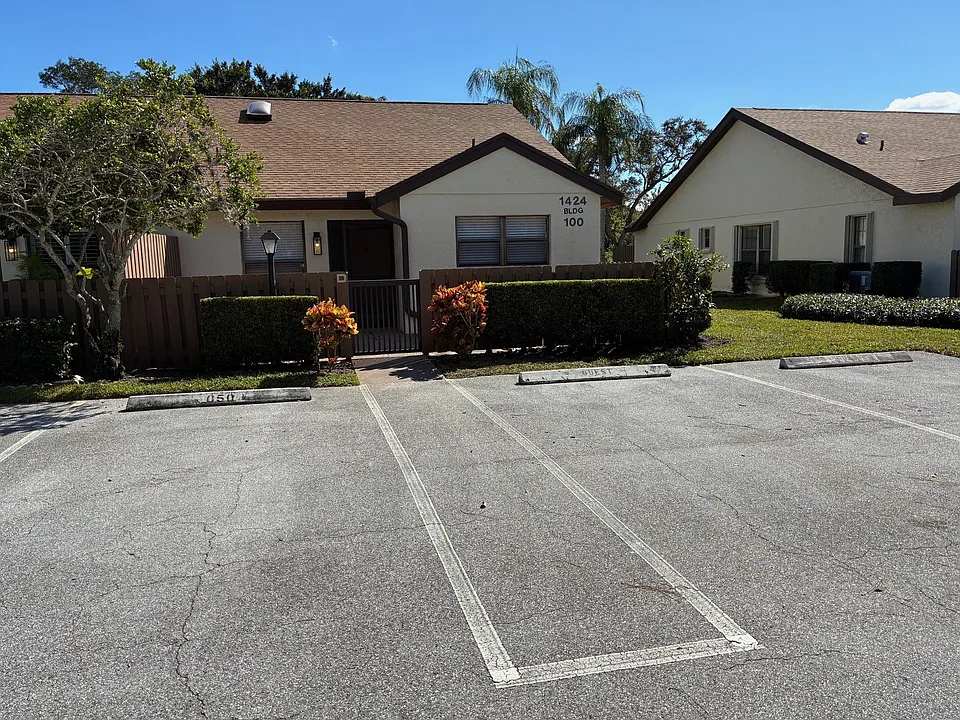 1424 SW Silver Pine Way #100-D