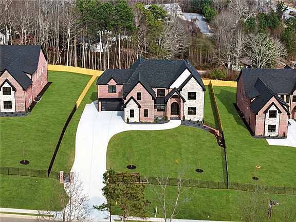 2nd image of 405 Thunder Rd