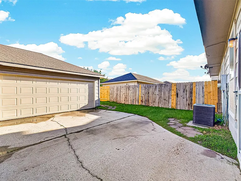 16743 Libson Falls Dr — Photo 27