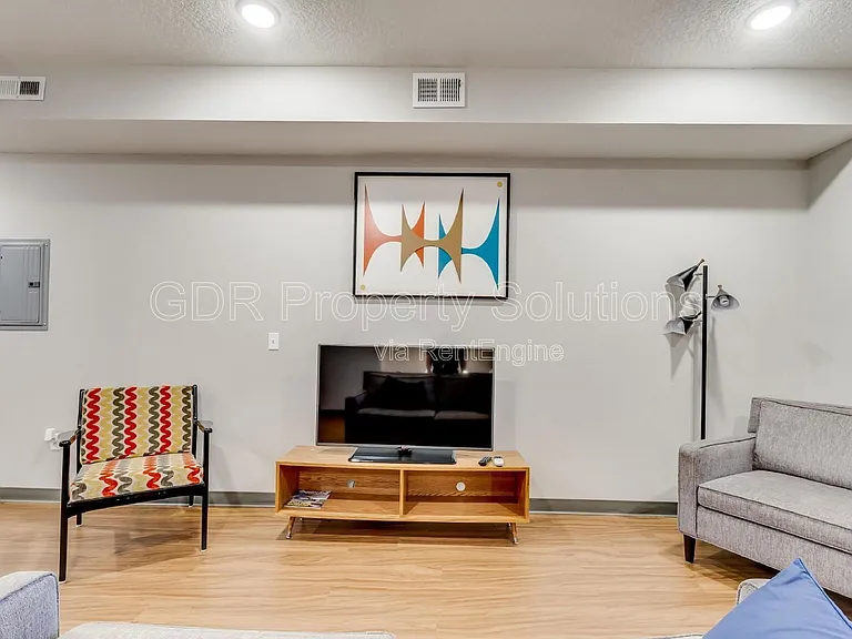 950 4th St NW #203 — Photo 10