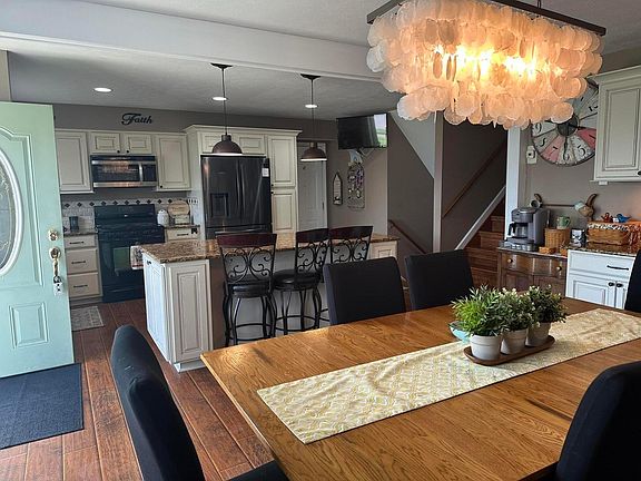 2nd image of 854 Crescent Dr