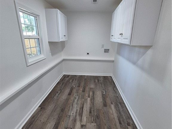 4th image of 2111 Colston St