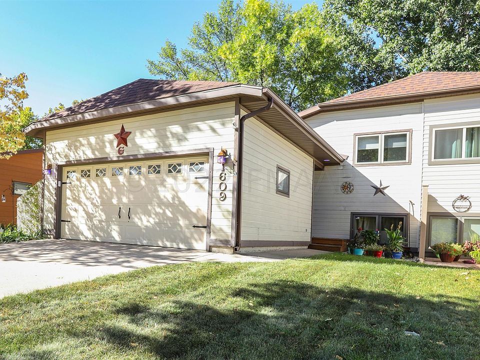 1st image of 1609 E Gateway Cir S