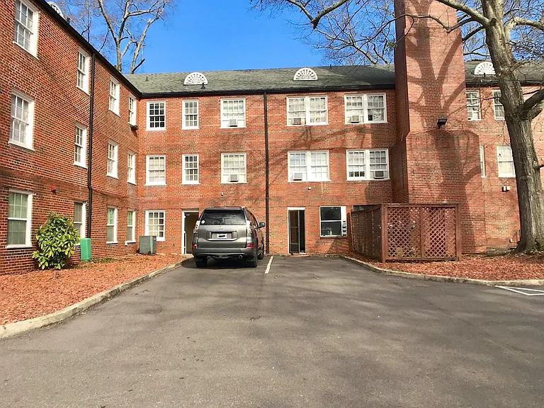 2841 Thornhill Rd — Photo 103