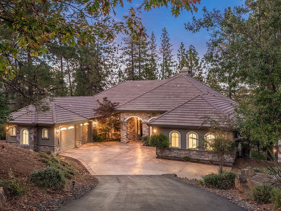 2nd image of 1120 Holly Leaf Ln