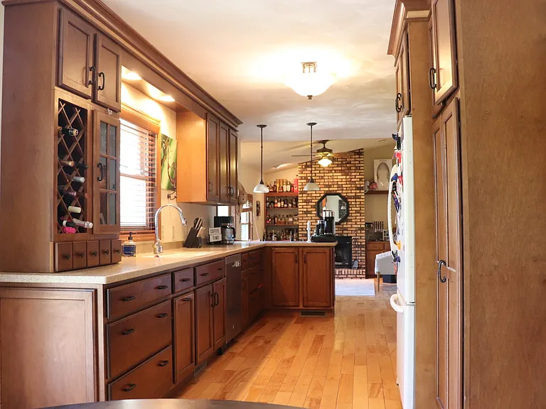 571 Harvest Ln — Photo 6