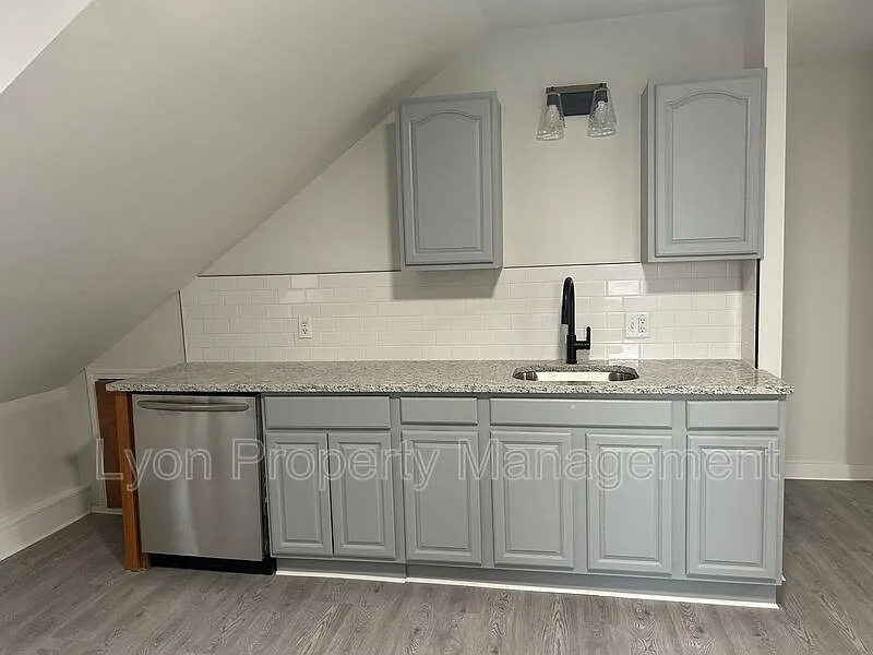Building Photo - 111-113 Sayles Ave #3L