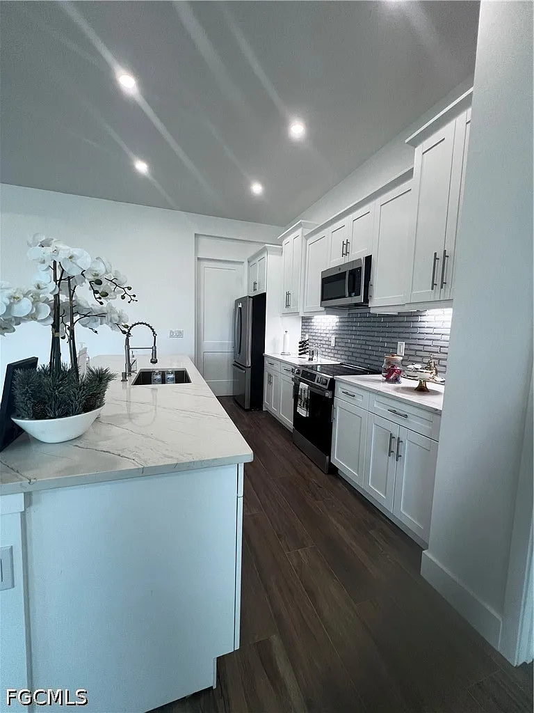 4 bed, 2.0 bath, 1747 sqft, $2,300 — Photo 3