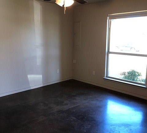 4th image of 301 Kourtney Ct