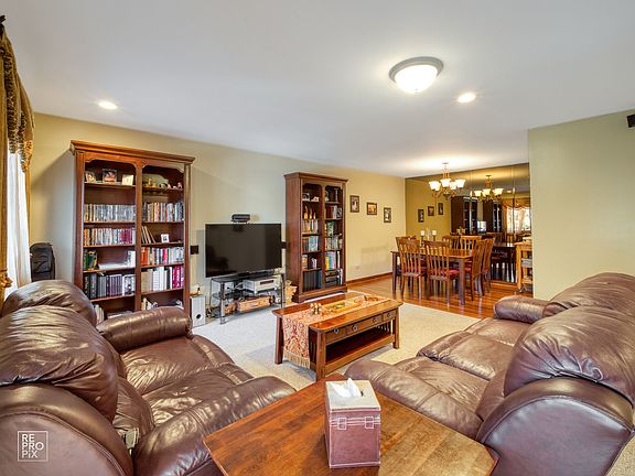 5th image of 7200 N Washtenaw Ave APT 3B