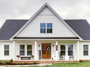 3694 Mealer Rd, Chapel Hill, TN 37034