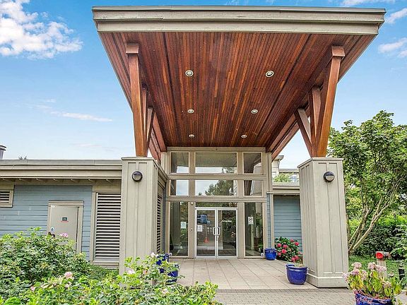 3rd image of 15380 102a Ave #221