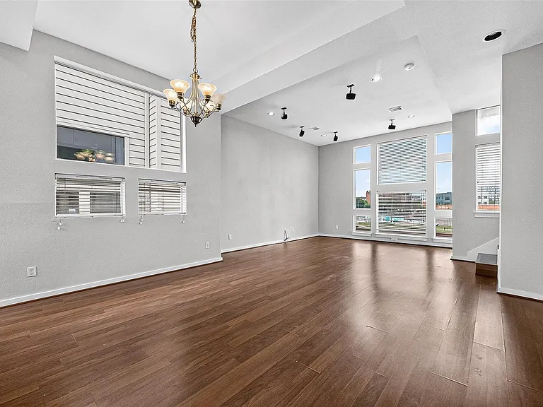 2352 Sperber Ln — Photo 6