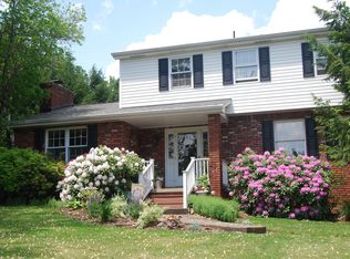 321 Country View Dr, Irwin, PA 15642