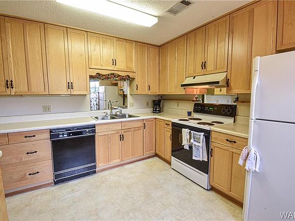 3rd image of 1703 Dauphine Dr