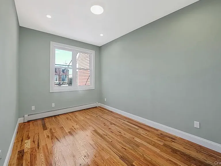 197 E 55th St #2 — Photo 2