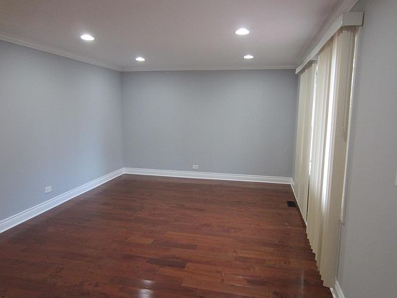 3rd image of 2646 N Mulligan Ave