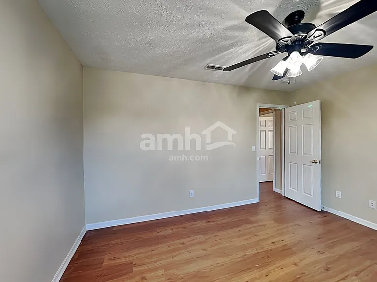 311 Hartford Ct — Photo 15