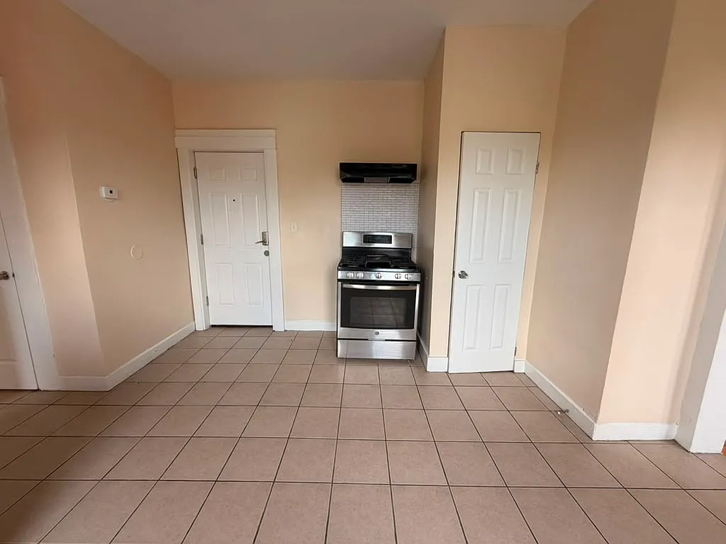 2 bed, $1,700 — Photo 3