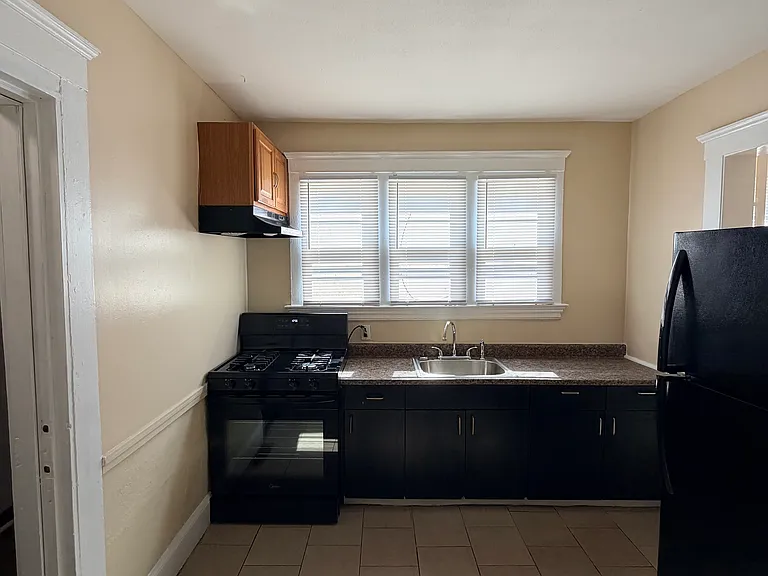 703 George St — Photo 5