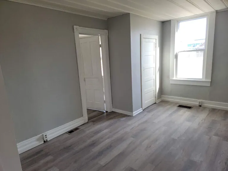 1709 Edison Ave — Photo 4