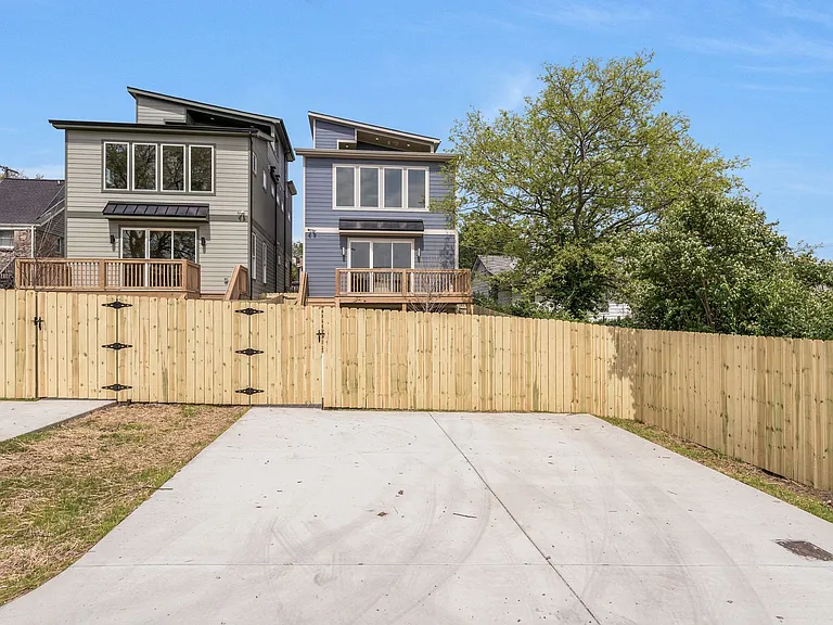 3203A Resha Ln — Photo 52